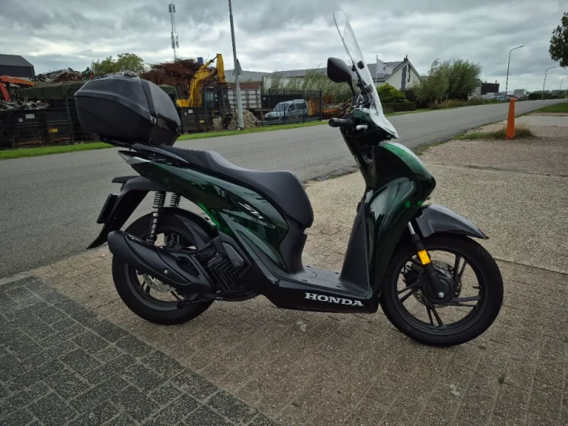 Honda SH125 Motorscooter uit 2024, in nieuwstaat
