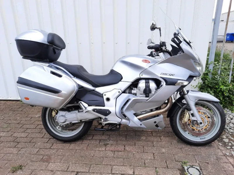 Moto Guzzi Norge 1200 GTL uit 2010, dikke toermotor