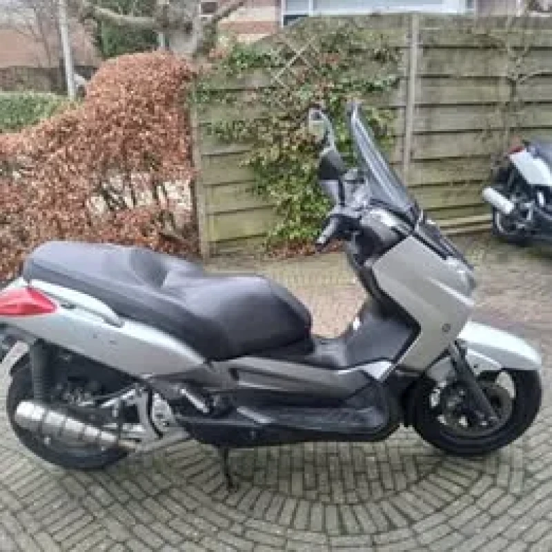 Yamaha xmax 250i kleur zilver 2009