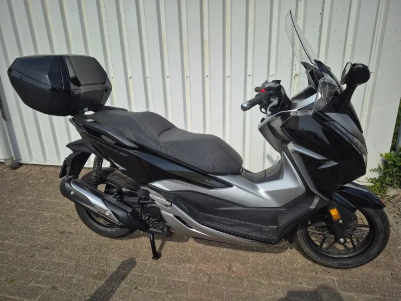 Honda Forza 300 motorscooter uit 2021