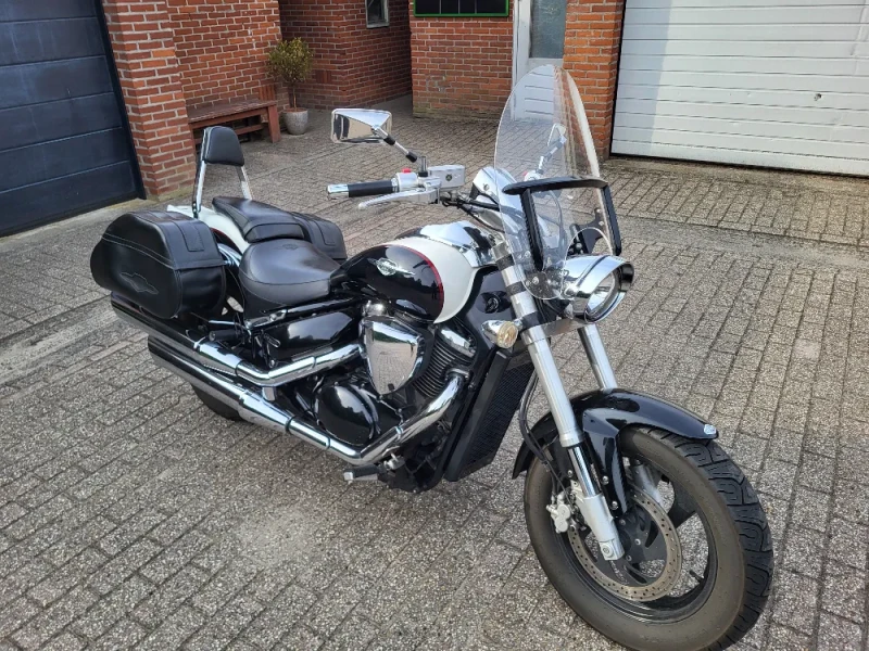 Suzuki intruder m800