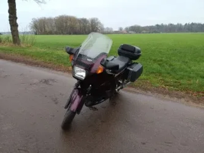 Kawasaki GTR 1000 (2000)