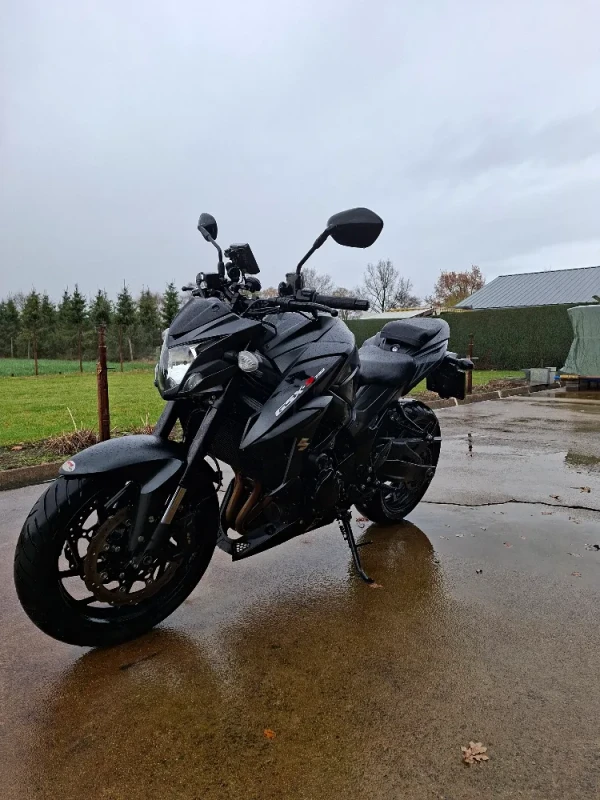 Suzuki gsx-s750