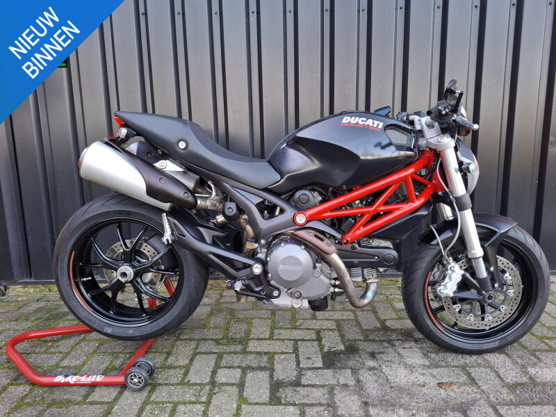 Ducati Monster 796