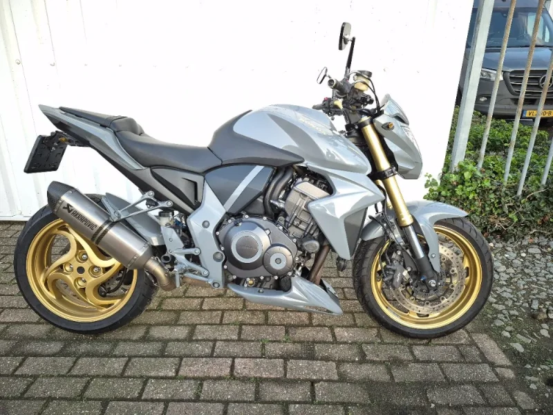 Honda CB1000R uit 2013, dikke naked bike boordevol extra's