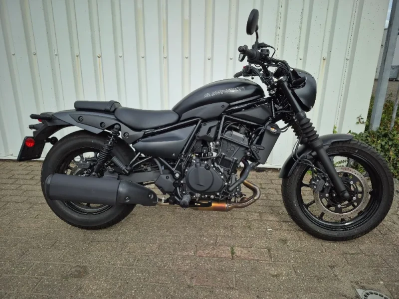 Kawasaki Eliminator 500SE uit 2024, nagenoeg nieuwe chopper