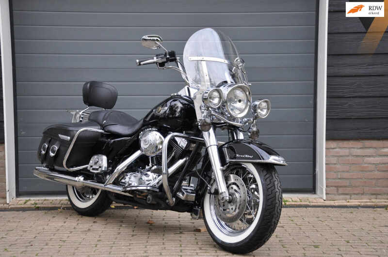 Harley Davidson Road King Classic FLHRC Hele nette en complete motor!