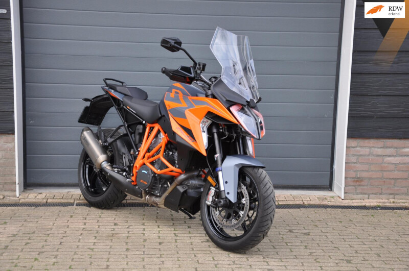 KTM 1290 SuperDuke GT 9000 km en Akrapovic! BTW motor