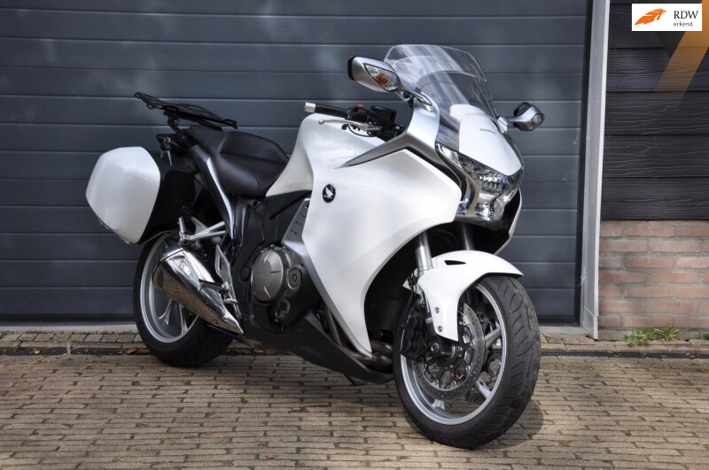Honda VFR 1200 F ABS Zeer complete en nette motor! 180 PK