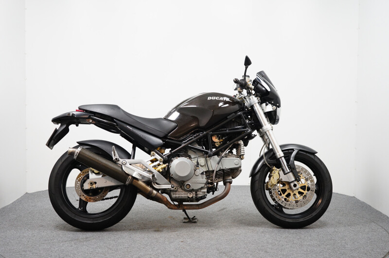 Ducati MONSTER 900