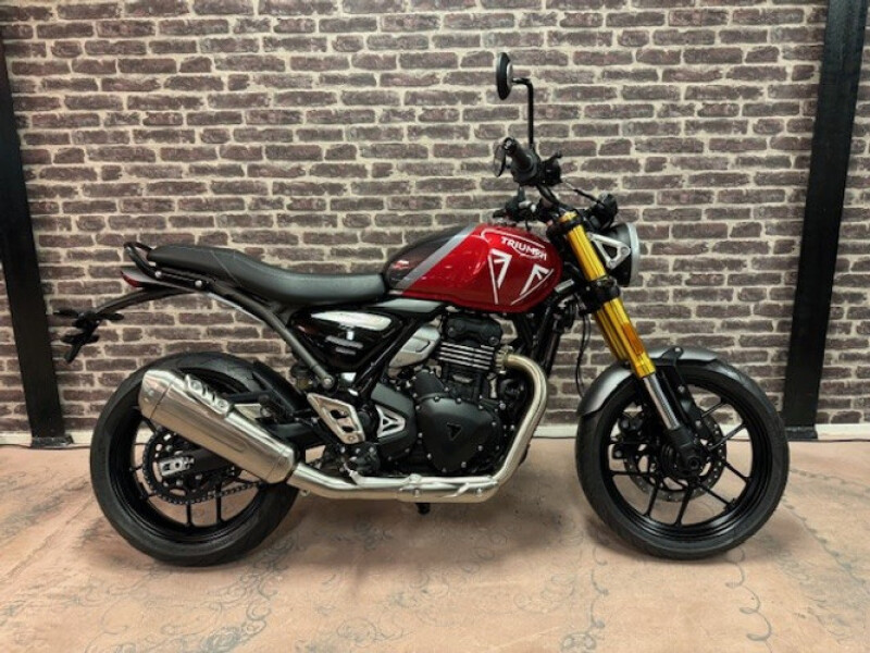 Triumph SPEED 400 DEMO