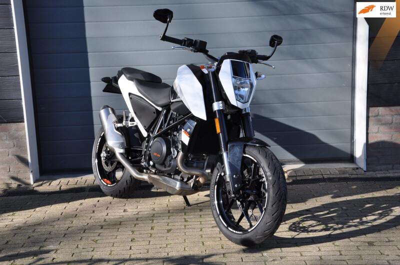 KTM 690 Duke Als nieuw, 12000 km!