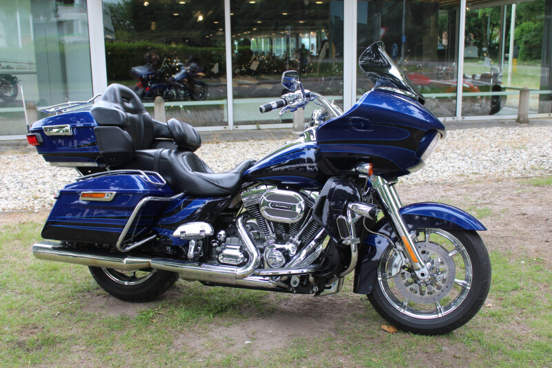 Harley-Davidson Road Glide  FLTRUSE Ultra