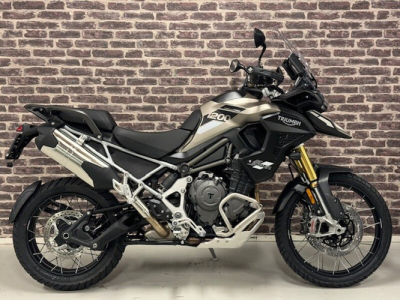 Triumph TIGER 1200 RALLY EXPLORER Matt Sandstorm