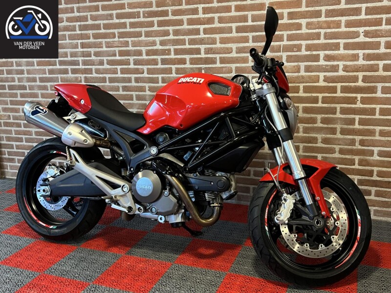 Ducati Monster 696