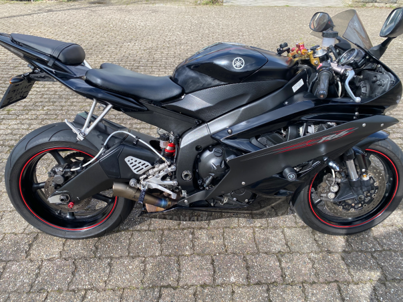 Yamaha YZF-R6 2007 Zwart | Akrapovic | RSC stuurdemper | 51.