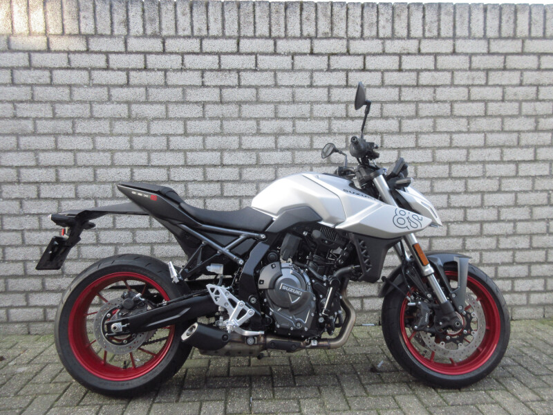 SUZUKI GSX-8S