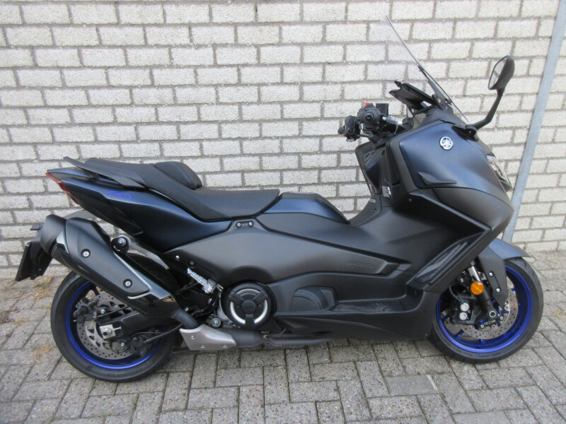 YAMAHA TMAX 560