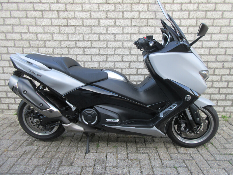 YAMAHA T-MAX 530