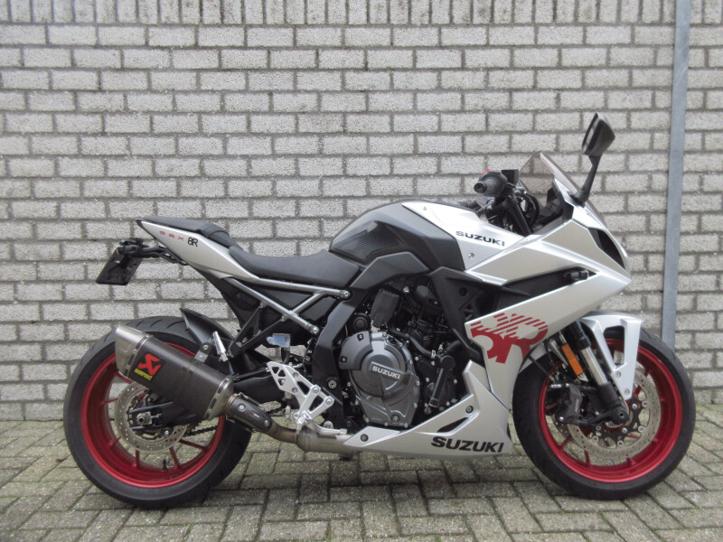 SUZUKI GSX-8R