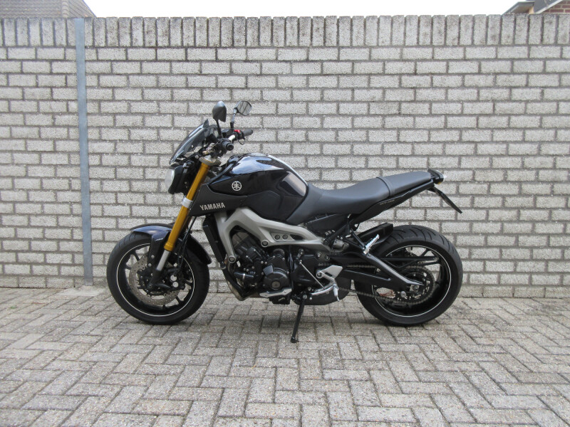 YAMAHA MT-09