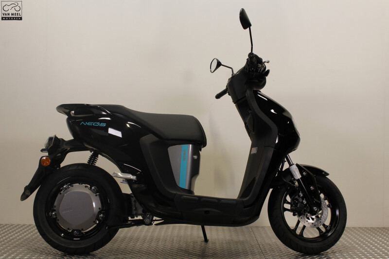 Yamaha NEO's EV dual battery