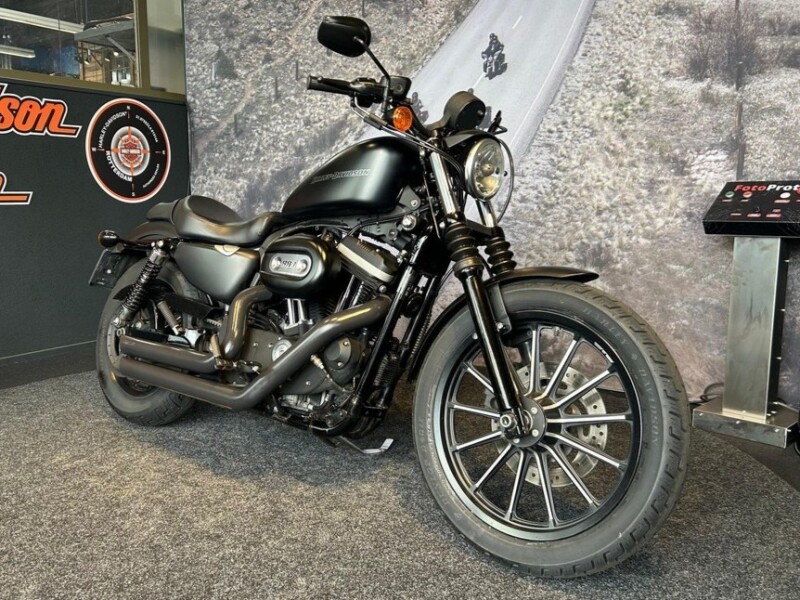 Harley-Davidson XL883N Sportster Iron