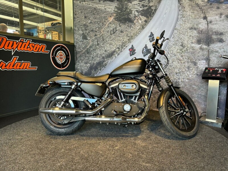 Harley-Davidson XL883 N Sportster Iron