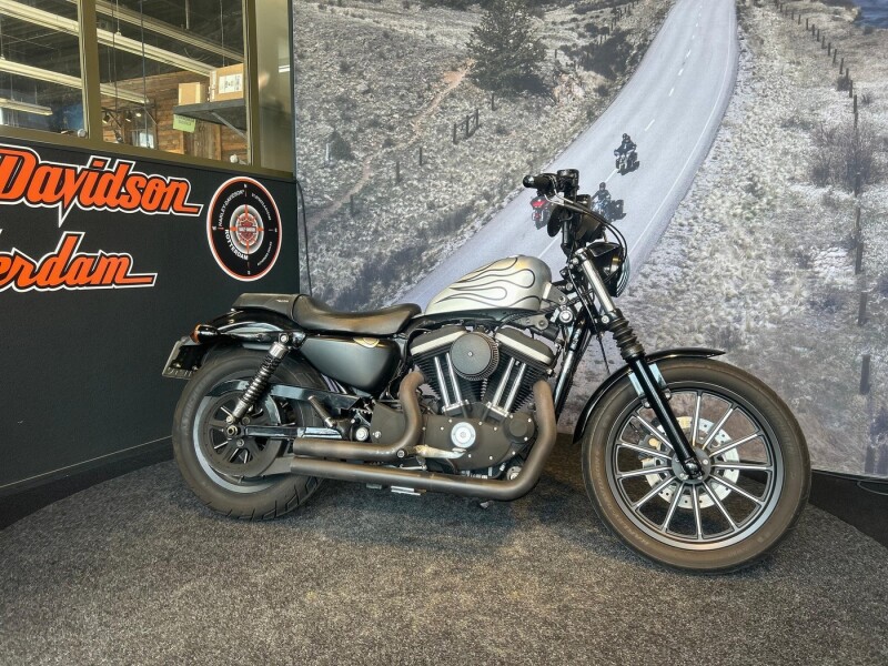 Harley-Davidson XL883 N Sportster Iron