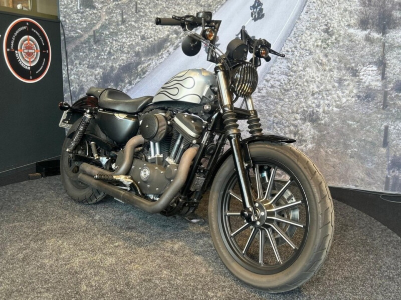 Harley-Davidson XL883N Sportster Iron