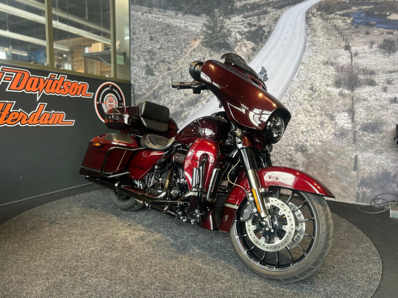 Harley-Davidson FLHXSE CVO STREET GLIDE