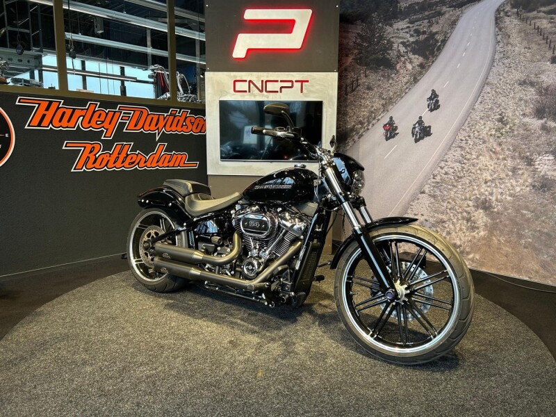 Harley-Davidson FXBR Breakout Vivid Black