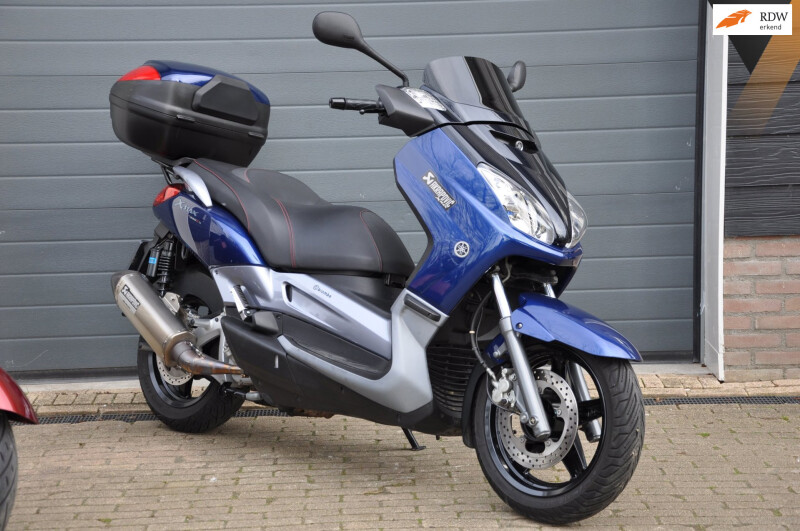 Yamaha X-max 250 / Yp 250 zeer netjes en compleet Akrapovic