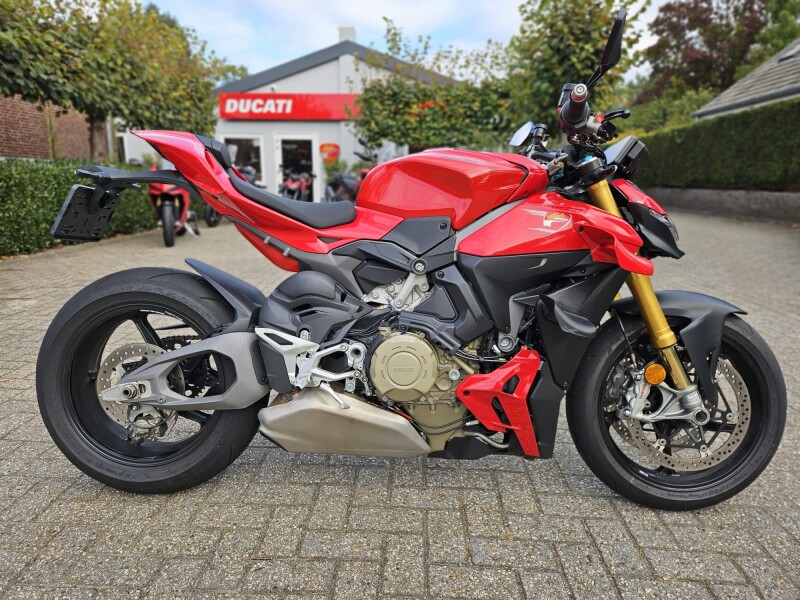 Ducati Streetfighter V4 S Red