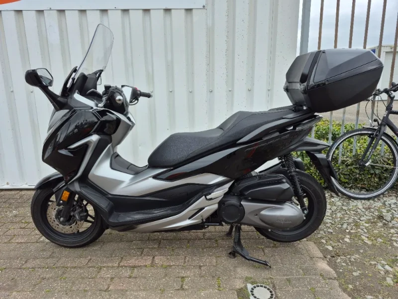 Honda Forza 300 motorscooter uit 2021