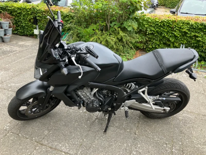 Prachtige geheel zwarte Honda CB650FA