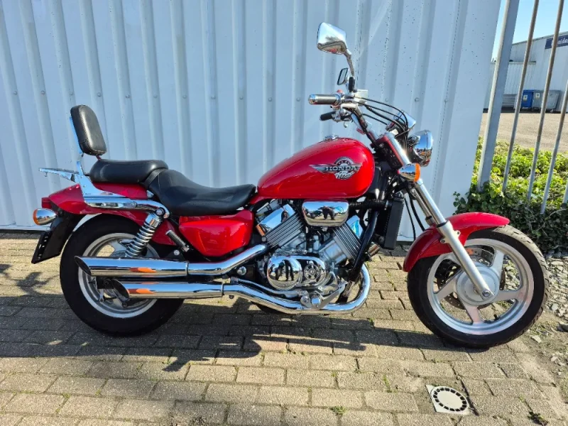 Honda Magna VF750c uit 1995, mooie chopper