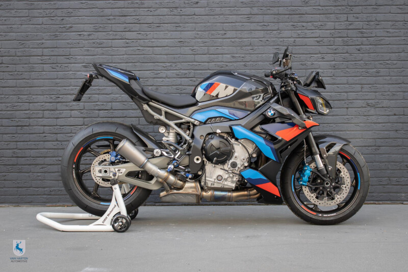 BMW M 1000 R Competition / BOS Titanium