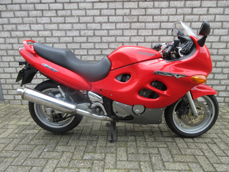 SUZUKI GSX 600F