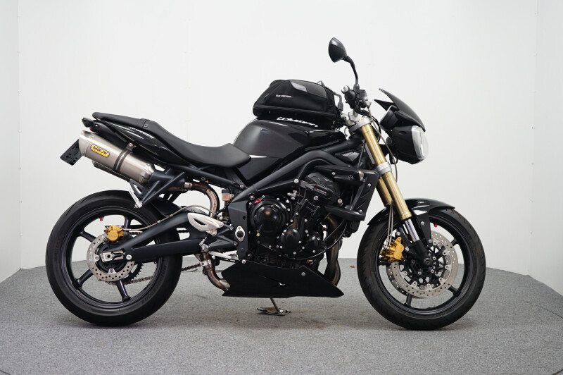 Triumph STREET TRIPLE 675