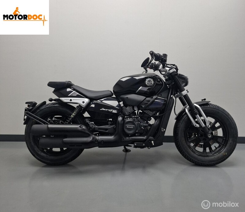Benelli Leoncino Bobber 400