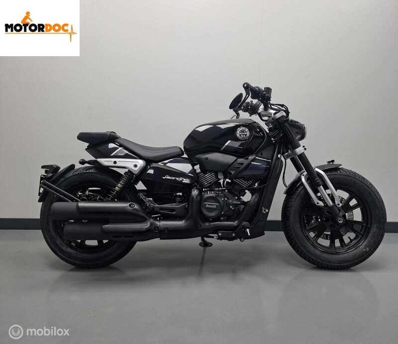 Benelli Leoncino Bobber 400