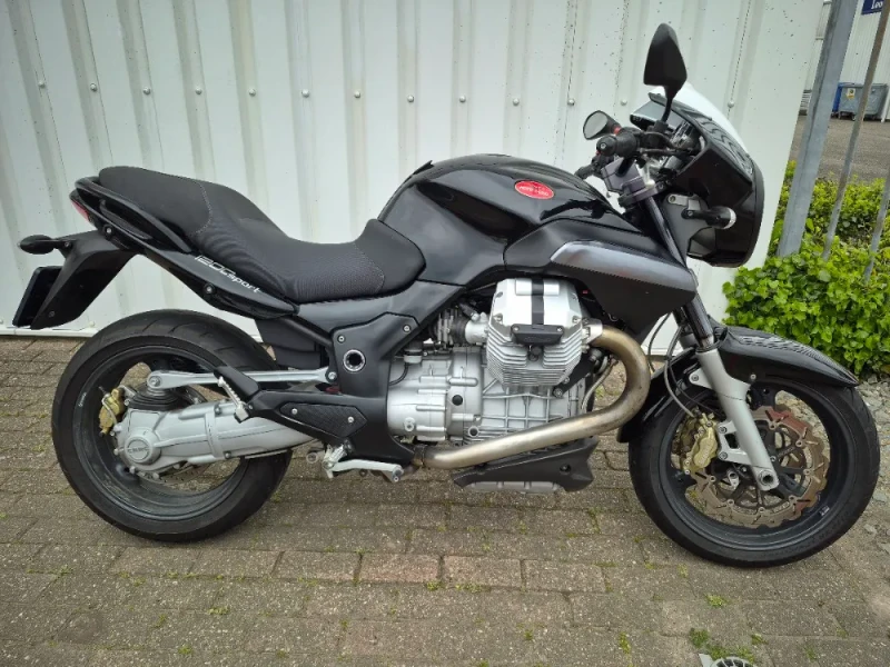 Moto Guzzi 1200 Sport uit 2008, stoere naked bike