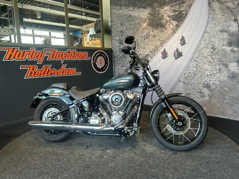 Harley-Davidson FXBB STREET BOB Laced Wheels - Solid Color