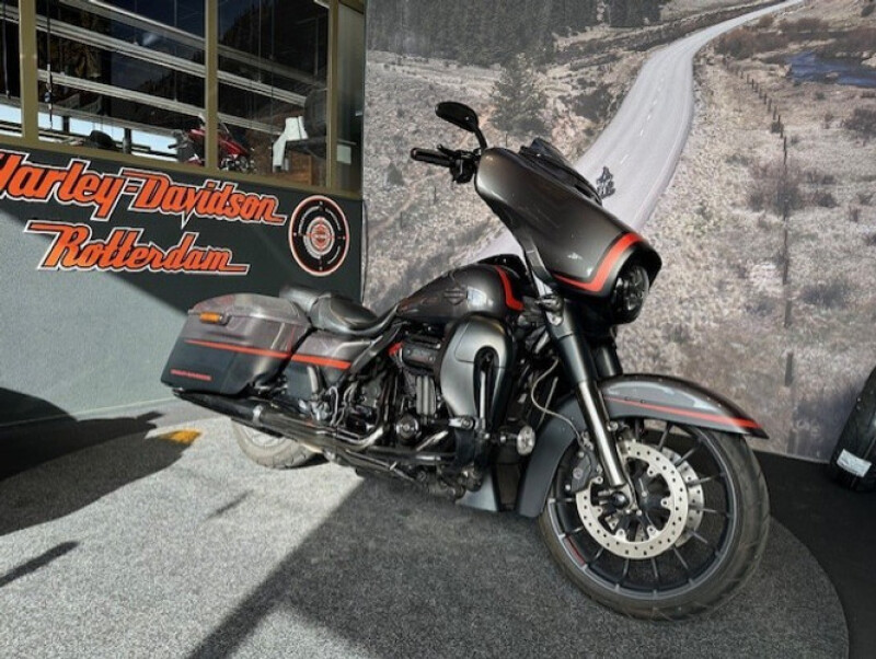 Harley-Davidson FLHXSE CVO STREET GLIDE