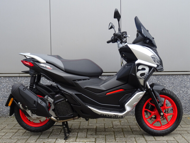 APRILIA SR GT 200