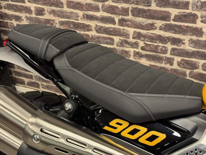 Triumph SCRAMBLER 900 Mineral Grey / Cosmic Yellow - € 13.995 - foto 6