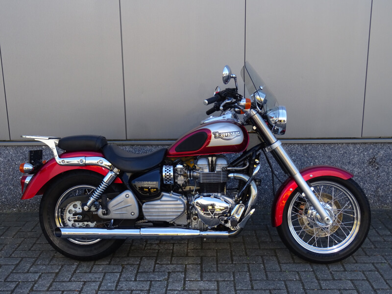 TRIUMPH BONNEVILLE AMERICA