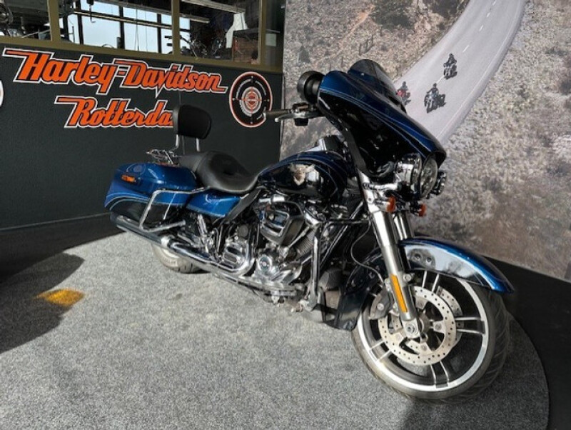 Harley-Davidson FLHX STREET GLIDE