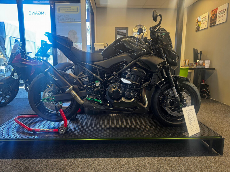 Kawasaki Z900 PUIG / EVOTECH EDITION